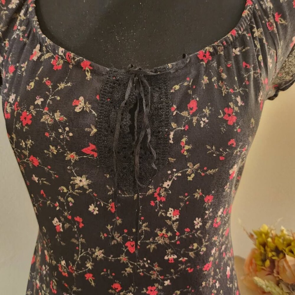 Charming Floral Midi Dress - Perfect for Summer!